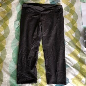 Cropped athletic leggings